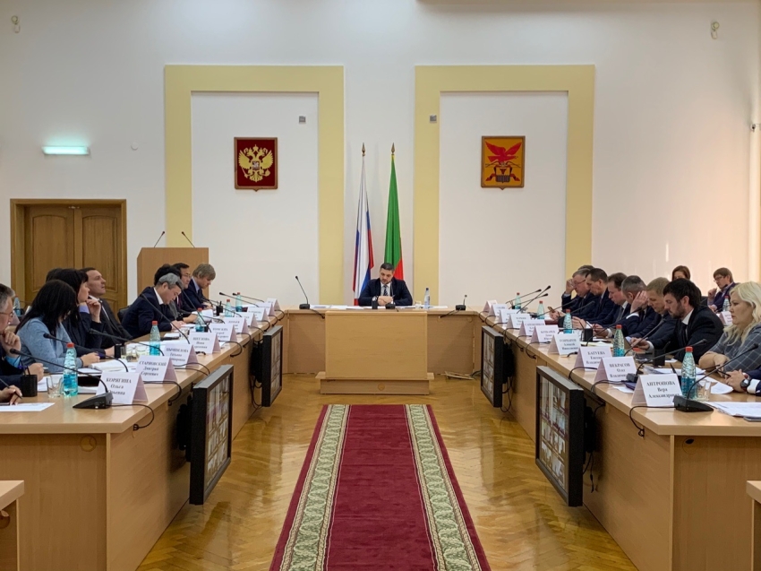 Александр Осипов поручил решить проблему  бродячих животных в регионе